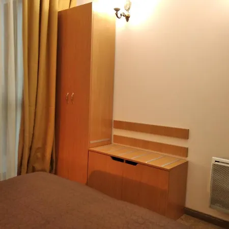Private Emerald Apartment